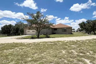 5078 Friedrich Rd, Fredericksburg, TX 78624 - Photo 2