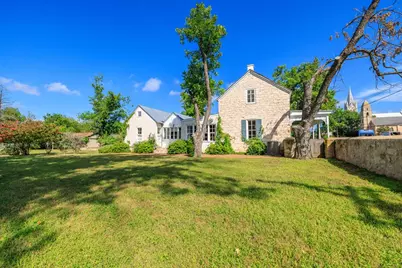 209 W San Antonio St, Fredericksburg, TX 78624 - Photo 16