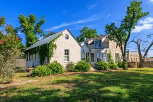 209 W San Antonio St, Fredericksburg, TX 78624 - Photo 4