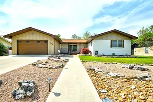 708 Mockingbird Ln, Kerrville, TX 78028 - Photo 1