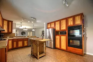 708 Mockingbird Ln, Kerrville, TX 78028 - Photo 16