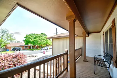 708 Mockingbird Ln, Kerrville, TX 78028 - Photo 4