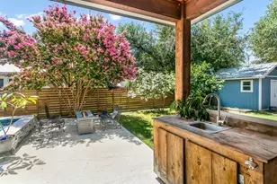 209 N Elk St, Fredericksburg, TX 78624 - Photo 28