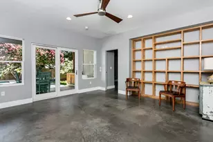 209 N Elk St, Fredericksburg, TX 78624 - Photo 8