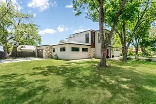 209 N Elk St, Fredericksburg, TX 78624 - Photo 2