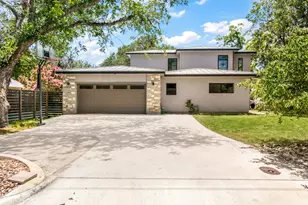 209 N Elk St, Fredericksburg, TX 78624 - Photo 38