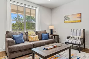 502 S Eagle St, Fredericksburg, TX 78624 - Photo 4