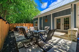 502 S Eagle St, Fredericksburg, TX 78624 - Photo 2