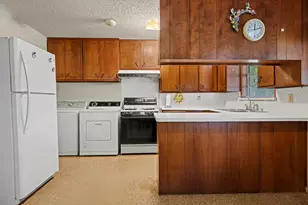 704 W San Antonio St, Fredericksburg, TX 78624 - Photo 4