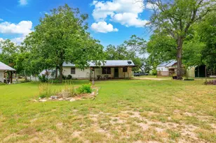 704 W San Antonio St, Fredericksburg, TX 78624 - Photo 18