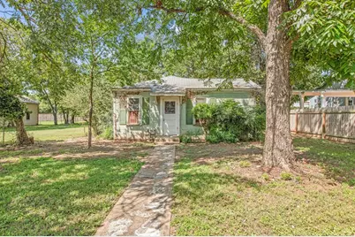 306 E College St, Fredericksburg, TX 78624 - Photo 1