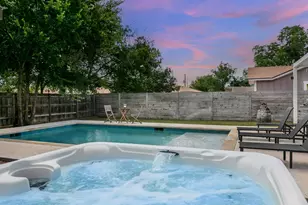 915 Bell St, Fredericksburg, TX 78624 - Photo 2