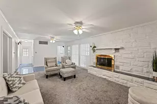 304 E Hackberry St, Fredericksburg, TX 78624 - Photo 10