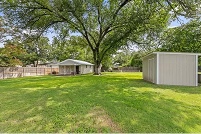 304 E Hackberry St, Fredericksburg, TX 78624 - Photo 32