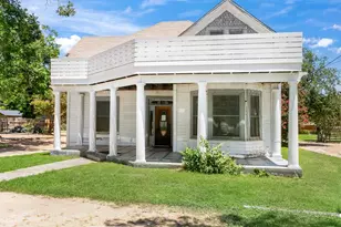 623 S Washington St, Fredericksburg, TX 78624 - Photo 1