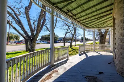 402 S Adams St, Fredericksburg, TX 78624 - Photo 8