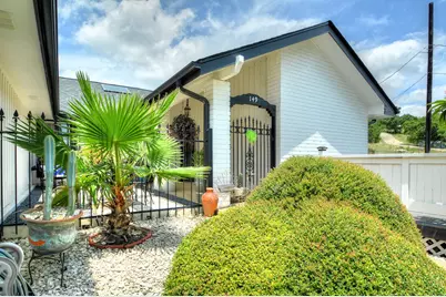 149 Holly Hill Dr, Ingram, TX 78025 - Photo 4