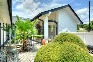 149 Holly Hill Dr, Ingram, TX 78025 - Photo 4