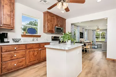 901 Bell St, Fredericksburg, TX 78624 - Photo 12