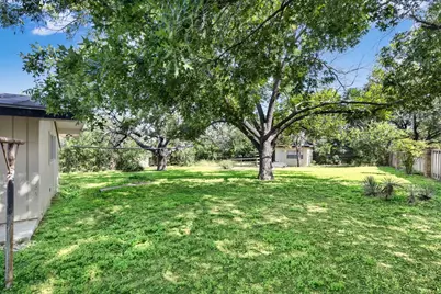 105 Hale St, Fredericksburg, TX 78624 - Photo 30