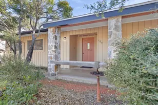 105 Hale St, Fredericksburg, TX 78624 - Photo 2