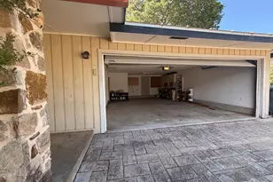 105 Hale St, Fredericksburg, TX 78624 - Photo 30