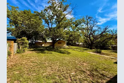 105 Hale St, Fredericksburg, TX 78624 - Photo 32