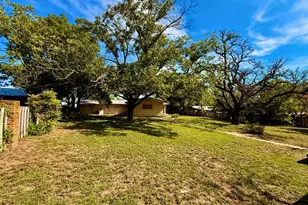 105 Hale St, Fredericksburg, TX 78624 - Photo 32