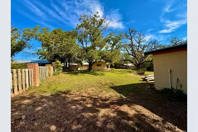 105 Hale St, Fredericksburg, TX 78624 - Photo 34