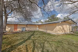 105 Hale St, Fredericksburg, TX 78624 - Photo 30