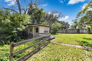 105 Hale St, Fredericksburg, TX 78624 - Photo 26