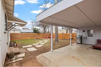 109 E Centre St, Fredericksburg, TX 78624 - Photo 16