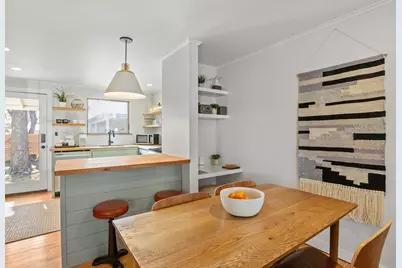 109 E Centre St, Fredericksburg, TX 78624 - Photo 8