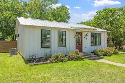 109 E Centre St, Fredericksburg, TX 78624 - Photo 2