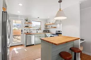 109 E Centre St, Fredericksburg, TX 78624 - Photo 4