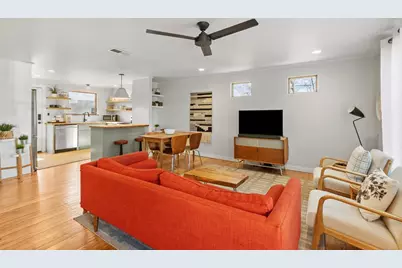 109 E Centre St, Fredericksburg, TX 78624 - Photo 6