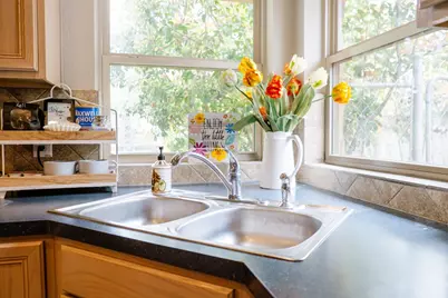 203 S Creek St, Fredericksburg, TX 78624 - Photo 16