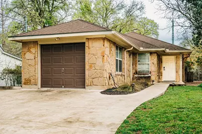 203 S Creek St, Fredericksburg, TX 78624 - Photo 2