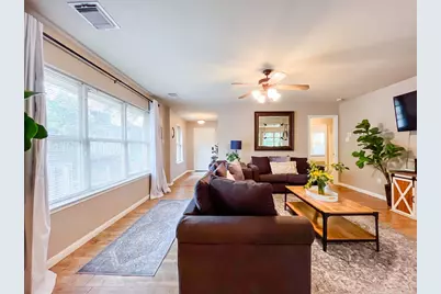 203 S Creek St, Fredericksburg, TX 78624 - Photo 6