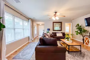 203 S Creek St, Fredericksburg, TX 78624 - Photo 6