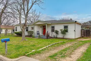 510 S Olive St, Fredericksburg, TX 78624 - Photo 2