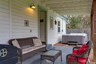 510 S Olive St, Fredericksburg, TX 78624 - Photo 6