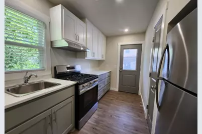 804 N Orange St, Fredericksburg, TX 78624 - Photo 6