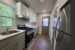 804 N Orange St, Fredericksburg, TX 78624 - Photo 6