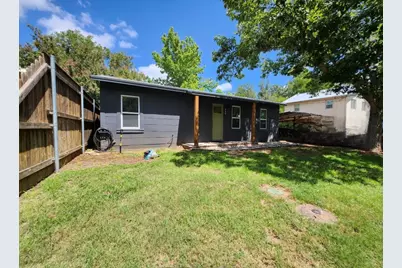 804 N Orange St, Fredericksburg, TX 78624 - Photo 2