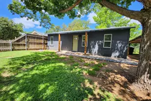 804 N Orange St, Fredericksburg, TX 78624 - Photo 14