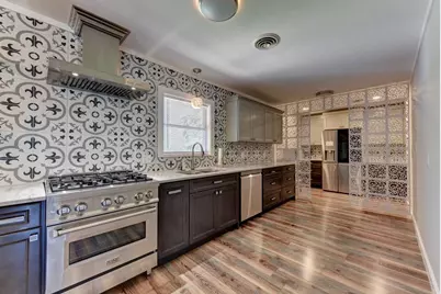 302 Frederick Rd, Fredericksburg, TX 78624 - Photo 2