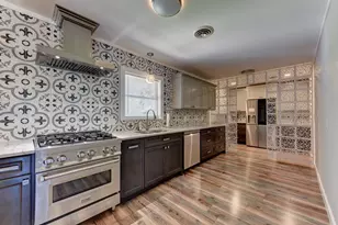 302 Frederick Rd, Fredericksburg, TX 78624 - Photo 2