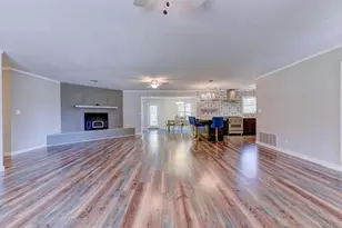 302 Frederick Rd, Fredericksburg, TX 78624 - Photo 14