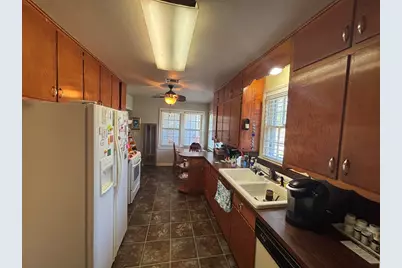 603 Fulton St, Fredericksburg, TX 78624 - Photo 6